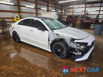 Czwarte zdjęcie samochodu z boku: 2024 MERCEDES-BENZ CLA 250 4MATIC VIN:W1K5J4HB2RN452361 - miniatura