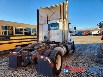 Czwarte zdjęcie samochodu z boku: 2016 KENWORTH CONSTRUCTION T680 VIN:1XKYA48X7GJ496593 - miniatura