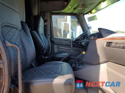 Piąte zdjęcie samochodu w środku: 2023 INTERNATIONAL HX520 SEMI TRUCK VIN:3HSPAAPR9PN428664 - miniatura