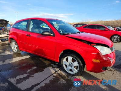 Czwarte zdjęcie samochodu z boku: 2006 FORD FOCUS ZX3 VIN:1FAHP31N96W140506 - miniatura