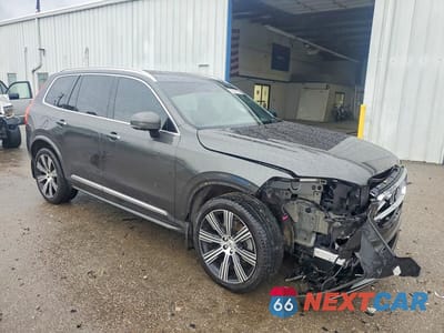 Czwarte zdjęcie samochodu z boku: 2021 VOLVO XC90 T6 INSCRIPTION VIN:YV4A22PL1M1721497 - miniatura