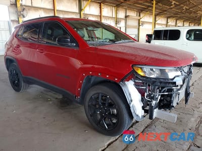 Czwarte zdjęcie samochodu z boku: 2025 JEEP COMPASS LATITUDE VIN:3C4NJDBN9ST533683 - miniatura