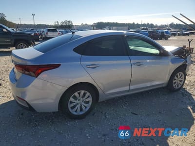 Trzecie zdjęcie samochodu z tyłu: 2021 HYUNDAI ACCENT SE VIN:3KPC24A66ME136678 - miniatura