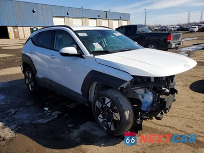 Czwarte zdjęcie samochodu z boku: 2025 HYUNDAI KONA SEL VIN:KM8HBCAB8SU320432 - miniatura