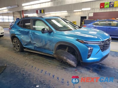 Czwarte zdjęcie samochodu z boku: 2025 CHEVROLET TRAX 2RS VIN:KL77LJEPXSC153677 - miniatura