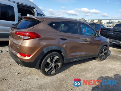 Trzecie zdjęcie samochodu z tyłu: 2016 HYUNDAI TUCSON SPORT VIN:KM8J3CA28GU053685 - miniatura