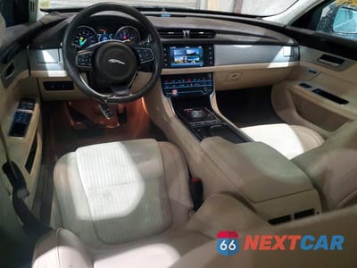 Zdjęcie 8 z 12 samochodu: 2016 JAGUAR XF PRESTIGE VIN:SAJBK4BV7GCY13042 - miniatura