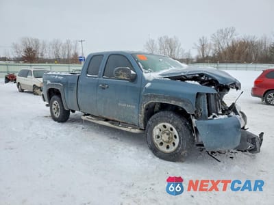 Czwarte zdjęcie samochodu z boku: 2010 CHEVROLET SILVERADO K1500 VIN:1GCSKPE36AZ134703 - miniatura