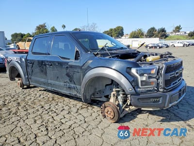 Czwarte zdjęcie samochodu z boku: 2018 FORD F150 RAPTOR VIN:1FTFW1RG6JFE49308 - miniatura