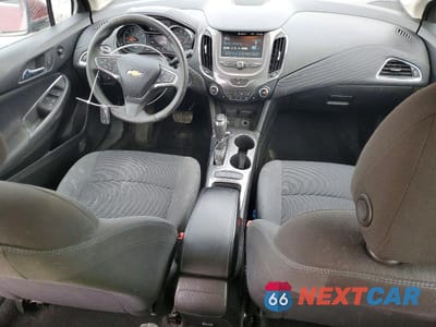 Zdjęcie 8 z 12 samochodu: 2018 CHEVROLET CRUZE LT VIN:3G1BE6SM1JS651024 - miniatura