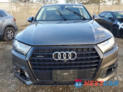 Piąte zdjęcie samochodu w środku: 2019 AUDI Q7 PRESTIGE VIN:WA1VAAF72KD001377 - miniatura