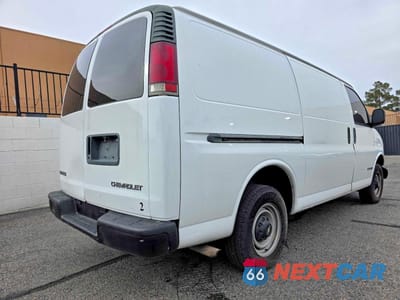 Czwarte zdjęcie samochodu z boku: 2002 CHEVROLET EXPRESS G2500 VIN:1GCGG25R121240023 - miniatura