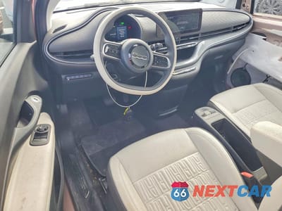 Zdjęcie 8 z 13 samochodu: 2024 FIAT 500 E LA PRIMA VIN:ZFAFFAC42RX208048 - miniatura