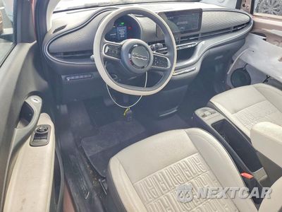 Zdjęcie 8 z 13 samochodu: 2024 FIAT 500 E LA PRIMA VIN:ZFAFFAC42RX208048 - miniatura