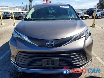 Piąte zdjęcie samochodu w środku: 2023 TOYOTA SIENNA XLE 7-PASSENGER VIN:5TDYSKFC2PS078183 - miniatura