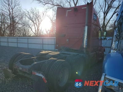 Czwarte zdjęcie samochodu z boku: 2007 VOLVO VNL SEMI TRUCK VIN:4V4NC9GH67N397809 - miniatura