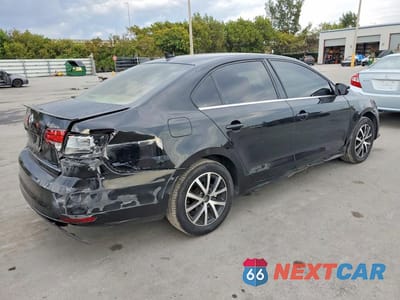 Trzecie zdjęcie samochodu z tyłu: 2017 VOLKSWAGEN JETTA SE VIN:3VWDB7AJ3HM365659 - miniatura