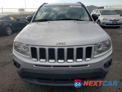Piąte zdjęcie samochodu w środku: 2011 JEEP COMPASS VIN:1J4NF1FB4BD278425 - miniatura