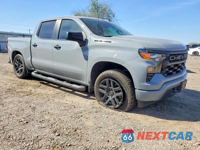 Czwarte zdjęcie samochodu z boku: 2024 CHEVROLET SILVERADO C1500 CUSTOM VIN:3GCPABEK7RG378326 - miniatura