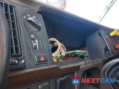Zdjęcie 8 z 10 samochodu: 2015 VOLVO VN VNL VIN:4V4NC9EH6FN186708 - miniatura