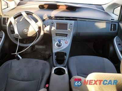 Zdjęcie 8 z 12 samochodu: 2013 TOYOTA PRIUS TWO VIN:JTDKN3DU7D5691318 - miniatura