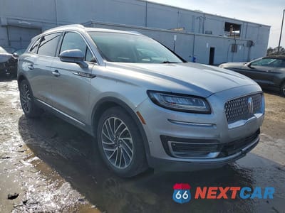 Czwarte zdjęcie samochodu z boku: 2020 LINCOLN NAUTILUS RESERVE VIN:2LMPJ6K93LBL33094 - miniatura