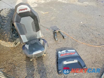 Zdjęcie 10 z 11 samochodu: 2014 POLARIS RZR 1000 XP UTILITY VEHICLE VIN:4XAST1EA4EF362240 - miniatura