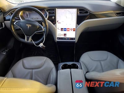 Zdjęcie 8 z 12 samochodu: 2013 TESLA MODEL S VIN:5YJSA1CN1DFP05500 - miniatura