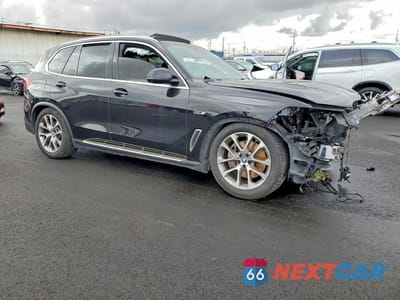 Czwarte zdjęcie samochodu z boku: 2023 BMW X5 XDRIVE45E VIN:5UXTA6C01P9N92294 - miniatura