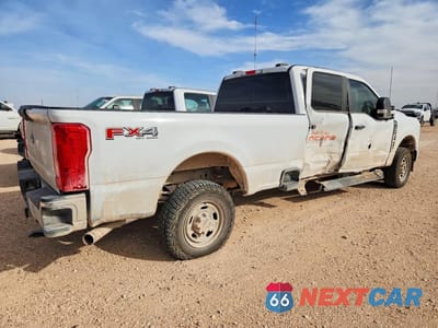 Trzecie zdjęcie samochodu z tyłu: 2023 FORD F350 SUPER DUTY VIN:1FT8W3BA9PEC30769 - miniatura