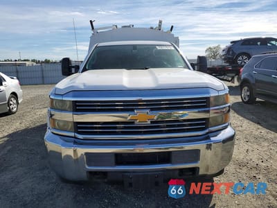 Piąte zdjęcie samochodu w środku: 2015 CHEVROLET SILVERADO 2500 UTILITY / SERVICE TR VIN:1GC0CUEG2FZ545223 - miniatura