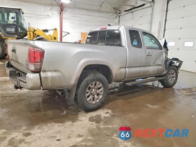 Trzecie zdjęcie samochodu z tyłu: 2018 TOYOTA TACOMA SR5 V6 VIN:5TFSZ5AN4JX144908 - miniatura