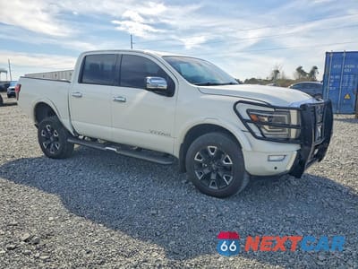 Czwarte zdjęcie samochodu z boku: 2023 NISSAN TITAN PLATINUM RESERVE VIN:1N6AA1ED8PN118469 - miniatura