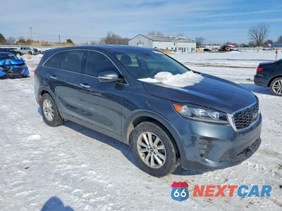 Czwarte zdjęcie samochodu z boku: 2020 KIA SORENTO VIN:5XYPG4A32LG681027 - miniatura