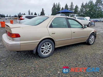 Trzecie zdjęcie samochodu z tyłu: 2001 TOYOTA CAMRY XLE V6 VIN:JT2BF28K810323702 - miniatura