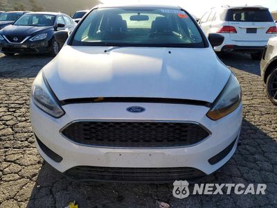 Piąte zdjęcie samochodu w środku: 2018 FORD FOCUS S VIN:1FADP3E22JL242416 - miniatura
