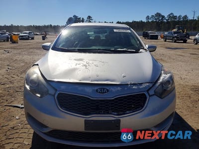 Piąte zdjęcie samochodu w środku: 2015 KIA FORTE LX VIN:KNAFX4A68F5327187 - miniatura