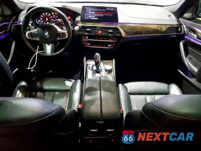 Zdjęcie 8 z 12 samochodu: 2018 BMW M550XI VIN:WBAJB9C5XJG464283 - miniatura