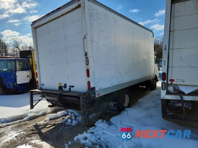 Trzecie zdjęcie samochodu z tyłu: 2011 ISUZU NPR HD BOX TRUCK VIN:JALC4W167B7002747 - miniatura