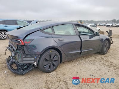 Trzecie zdjęcie samochodu z tyłu: 2025 TESLA MODEL 3 VIN:5YJ3E1EA5SF083242 - miniatura
