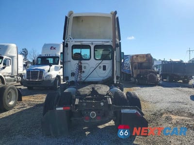 Zdjęcie 6 z 10 samochodu: 2016 FREIGHTLINER CASCADIA 125 SEMI TRUCK VIN:1FUBGEDV1GLHC5615 - miniatura