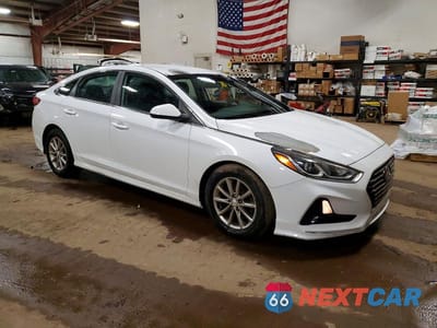 Czwarte zdjęcie samochodu z boku: 2019 HYUNDAI SONATA SE VIN:5NPE24AF0KH749106 - miniatura