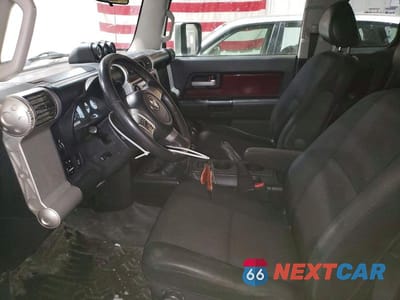 Zdjęcie 7 z 13 samochodu: 2007 TOYOTA FJ CRUISER VIN:JTEBU11F370027172 - miniatura