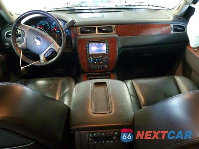 Zdjęcie 8 z 13 samochodu: 2011 CHEVROLET SUBURBAN K1500 LTZ VIN:1GNSKKE36BR343743 - miniatura