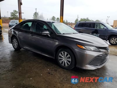 Czwarte zdjęcie samochodu z boku: 2020 TOYOTA CAMRY HYBRID LE VIN:4T1L31AK7LU537287 - miniatura