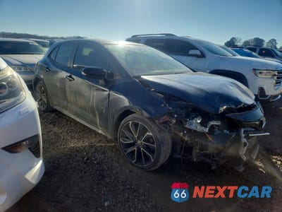Czwarte zdjęcie samochodu z boku: 2019 TOYOTA COROLLA HATCHBACK XSE VIN:JTNK4RBE6K3044611 - miniatura