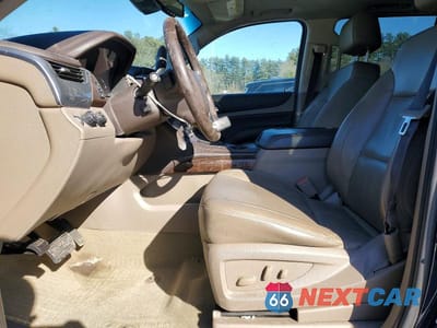 Zdjęcie 7 z 13 samochodu: 2018 CHEVROLET SUBURBAN K1500 LT VIN:1GNSKHKC0JR214760 - miniatura