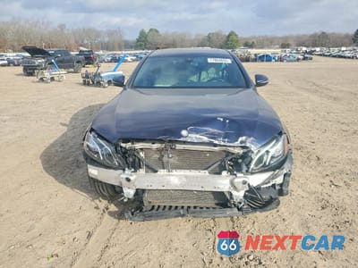 Piąte zdjęcie samochodu w środku: 2017 MERCEDES-BENZ E 300 VIN:WDDZF4JB8HA075070 - miniatura