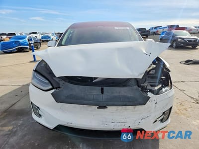 Piąte zdjęcie samochodu w środku: 2017 TESLA MODEL X VIN:5YJXCBE47HF051876 - miniatura