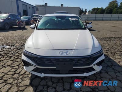 Piąte zdjęcie samochodu w środku: 2025 HYUNDAI ELANTRA LIMITED VIN:KMHLP4DG9SU025638 - miniatura